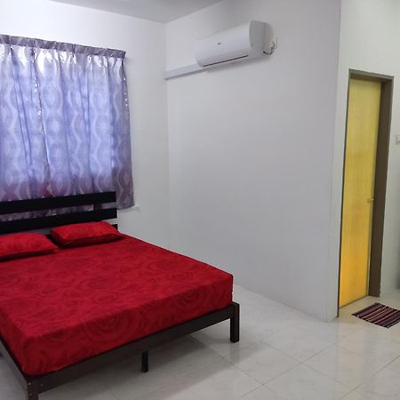 2Storey Asraf'S Homestay Seri Iskandar Zewnętrze zdjęcie